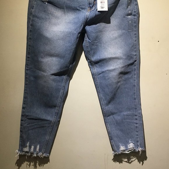 BLUENOTES HIGH RISE MOM JEANS FITS LIKE A 31 - Picture 4 of 5